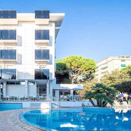 Hotel Ambassador Meuble Lignano Sabbiadoro Esterno foto
