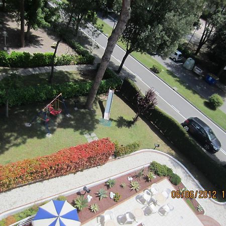 Hotel Ambassador Meuble Lignano Sabbiadoro Esterno foto