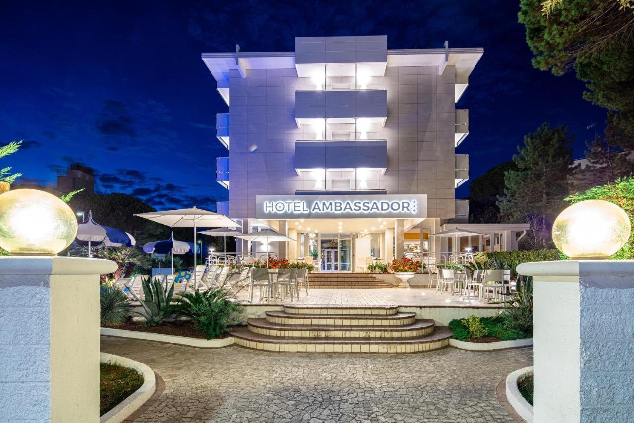 Hotel Ambassador Meuble Lignano Sabbiadoro Esterno foto