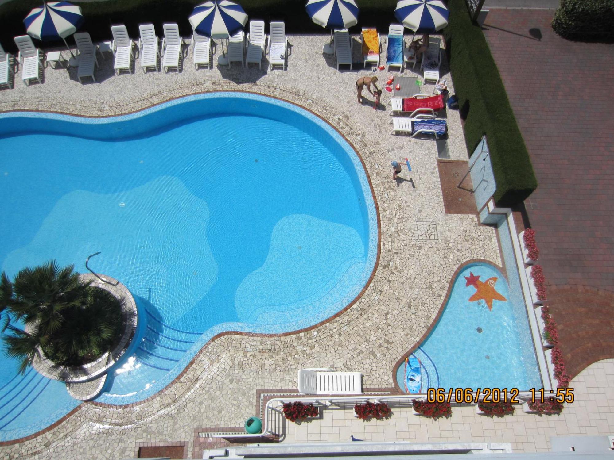 Hotel Ambassador Meuble Lignano Sabbiadoro Esterno foto