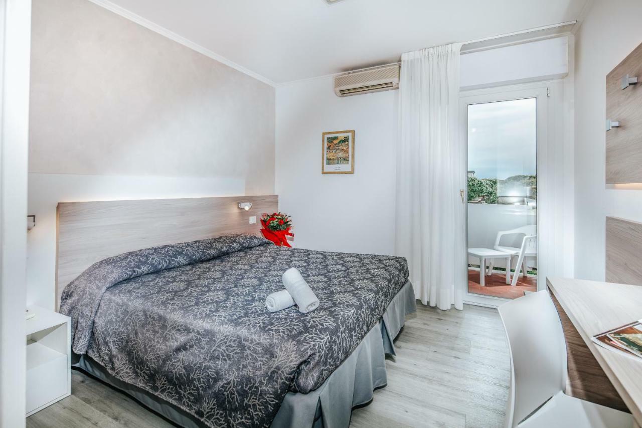 Hotel Ambassador Meuble Lignano Sabbiadoro Esterno foto