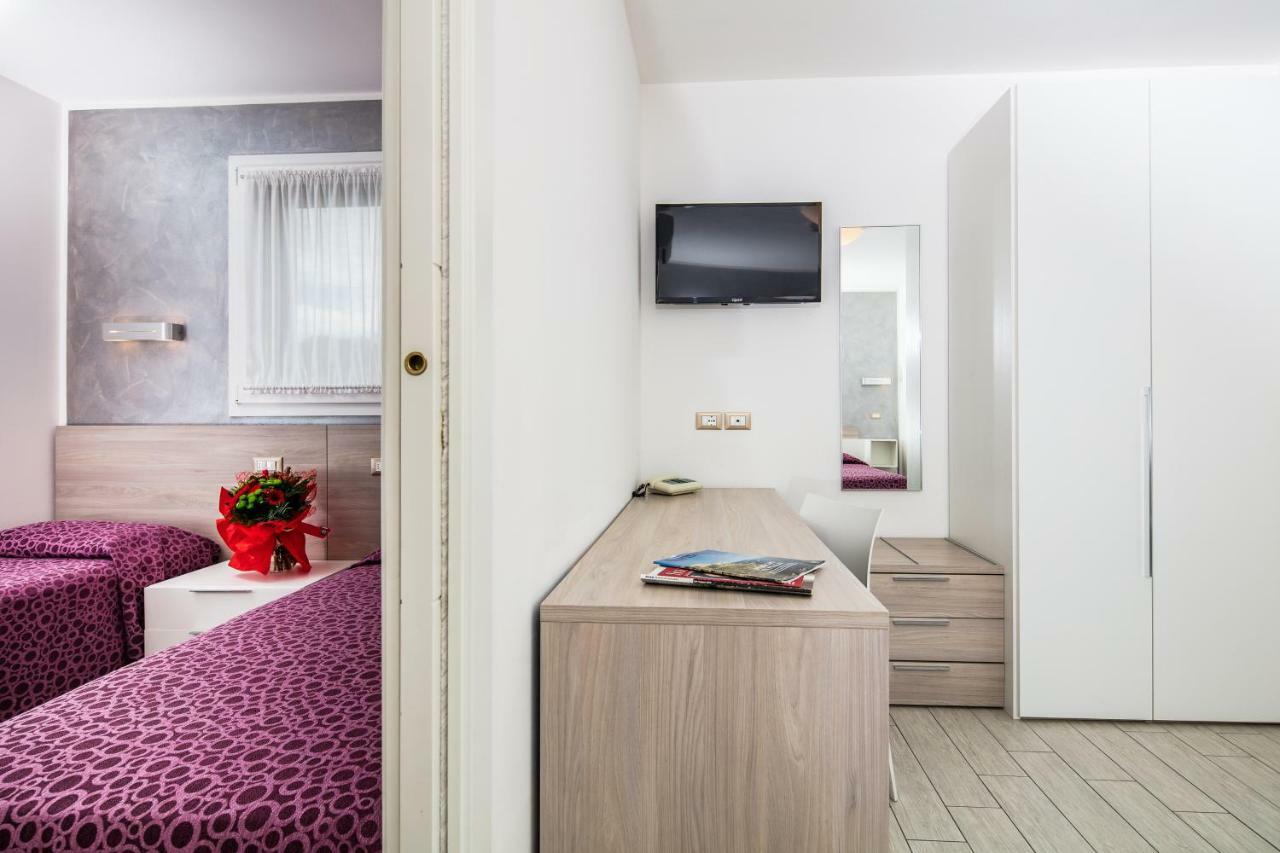 Hotel Ambassador Meuble Lignano Sabbiadoro Esterno foto
