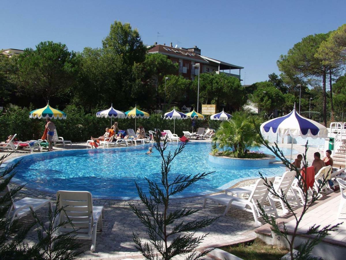 Hotel Ambassador Meuble Lignano Sabbiadoro Esterno foto