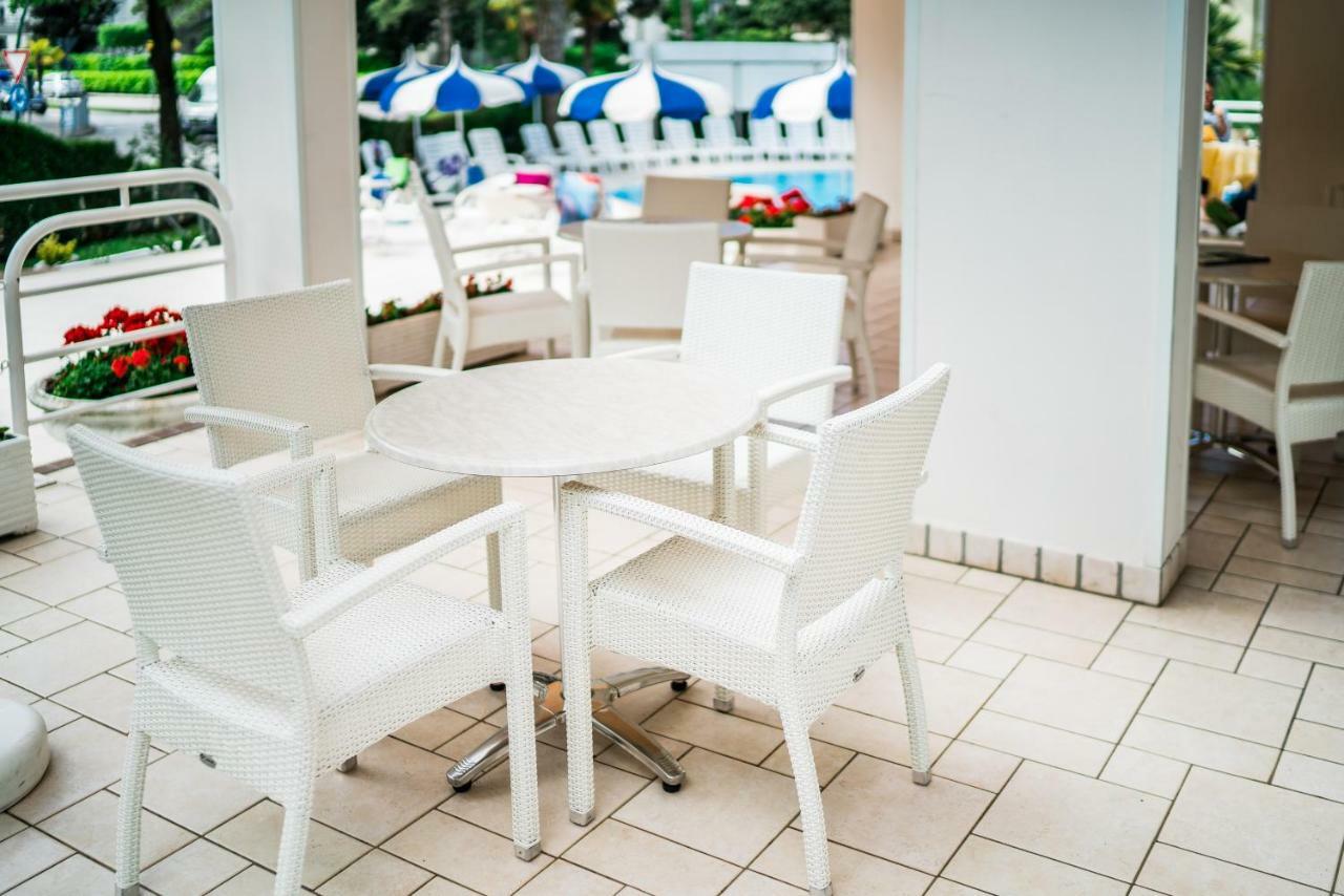 Hotel Ambassador Meuble Lignano Sabbiadoro Esterno foto