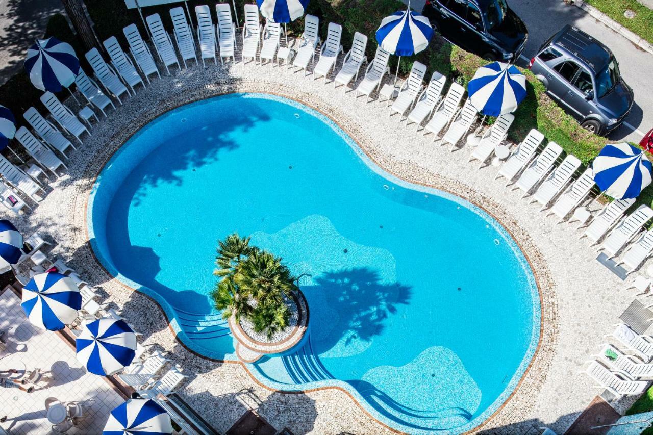Hotel Ambassador Meuble Lignano Sabbiadoro Esterno foto